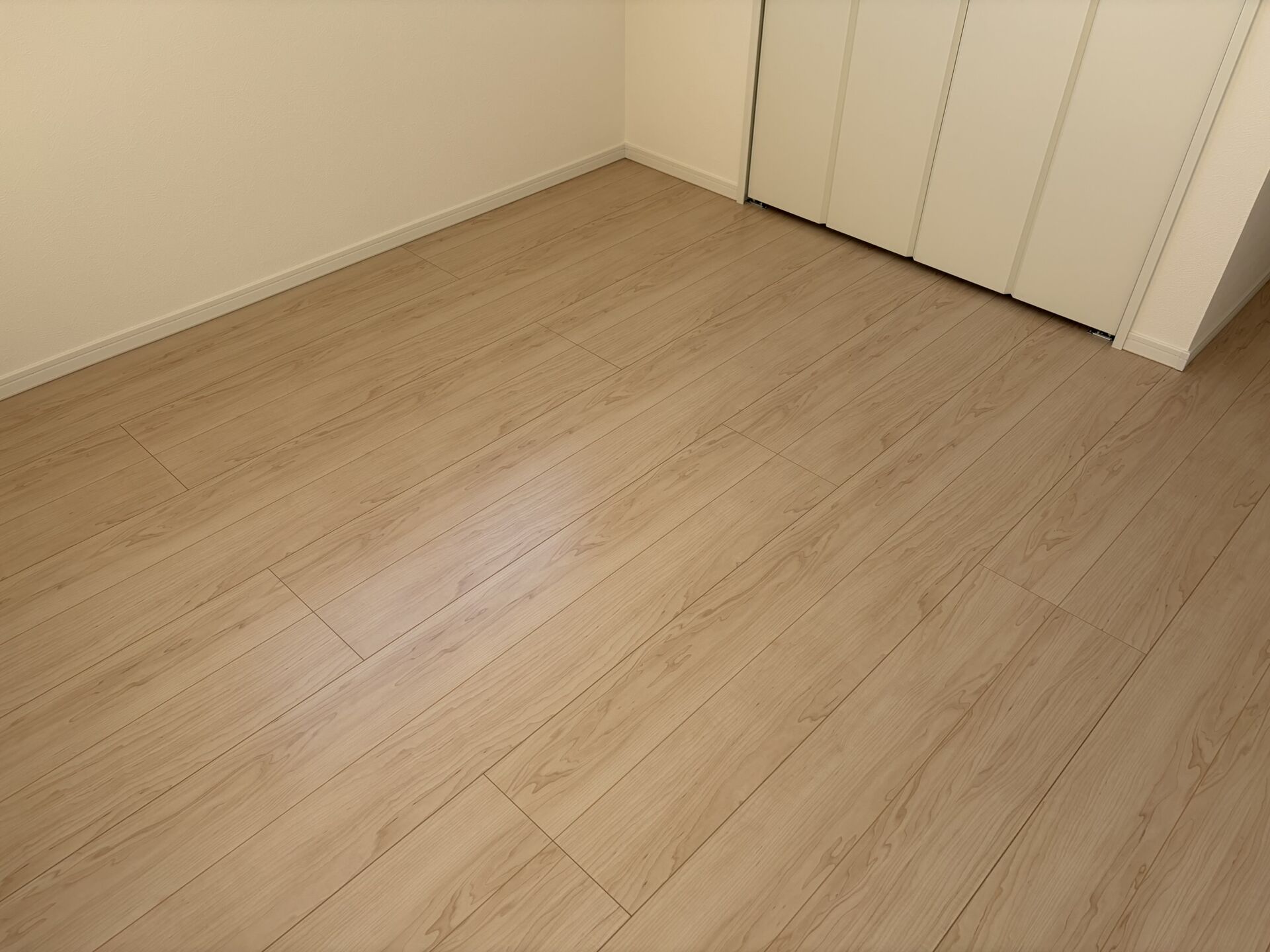 新築戸建ての全面フロアコーティングを行いました