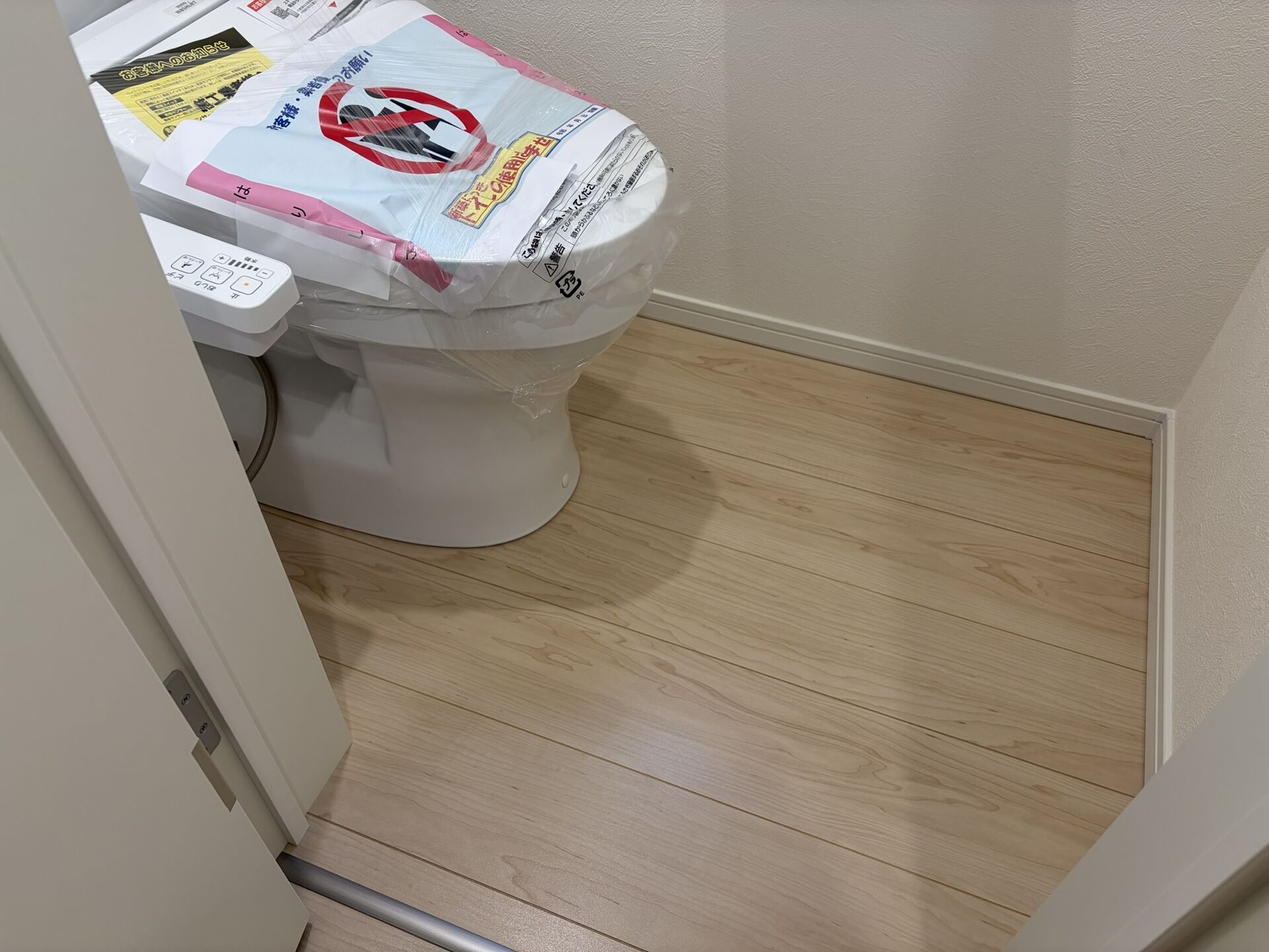 新築戸建ての全面フロアコーティングを行いました